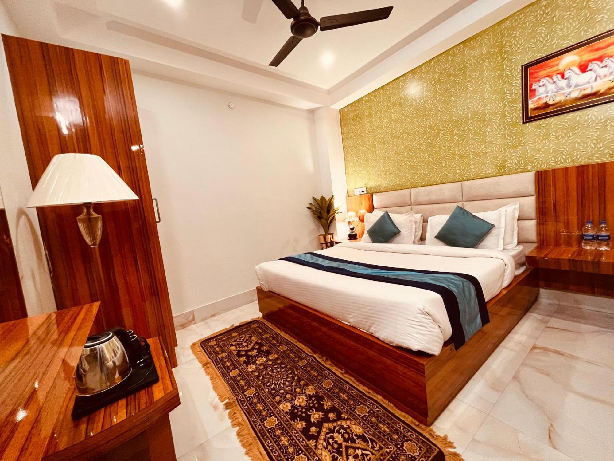 Hotel Golden Temple View By La Casa, Amritsar #Top Rated #Most Awarded #Swimming Pool #Prime Location #Luxury Rooms #Parking #Rooftop Cafe Eksteriør billede