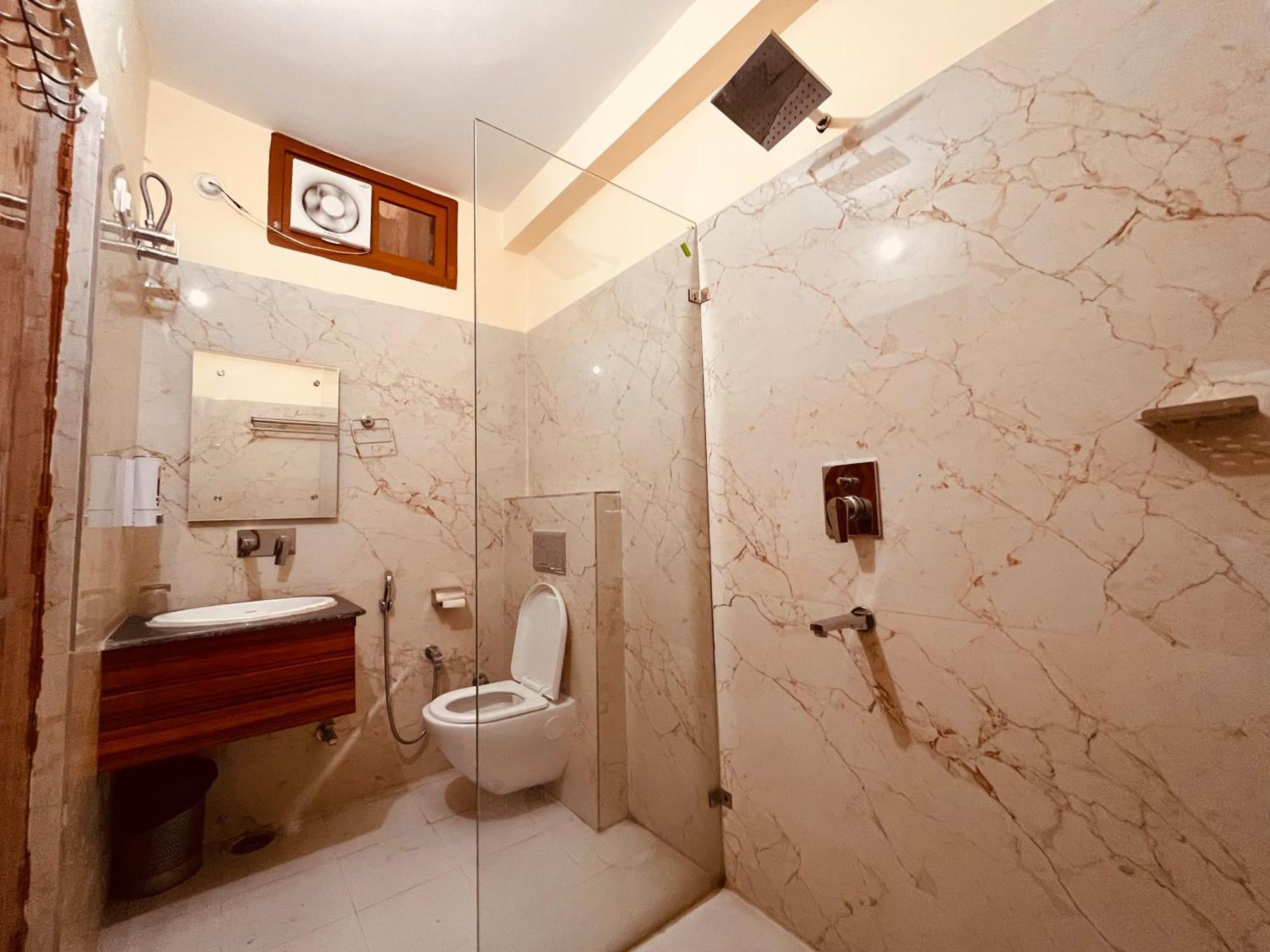 Hotel Golden Temple View By La Casa, Amritsar #Top Rated #Most Awarded #Swimming Pool #Prime Location #Luxury Rooms #Parking #Rooftop Cafe Eksteriør billede