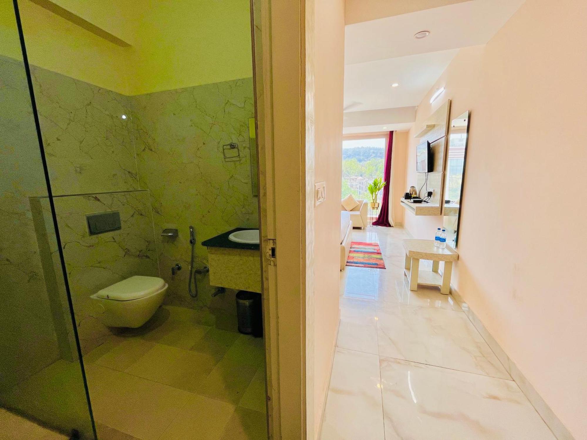 Hotel Golden Temple View By La Casa, Amritsar #Top Rated #Most Awarded #Swimming Pool #Prime Location #Luxury Rooms #Parking #Rooftop Cafe Eksteriør billede
