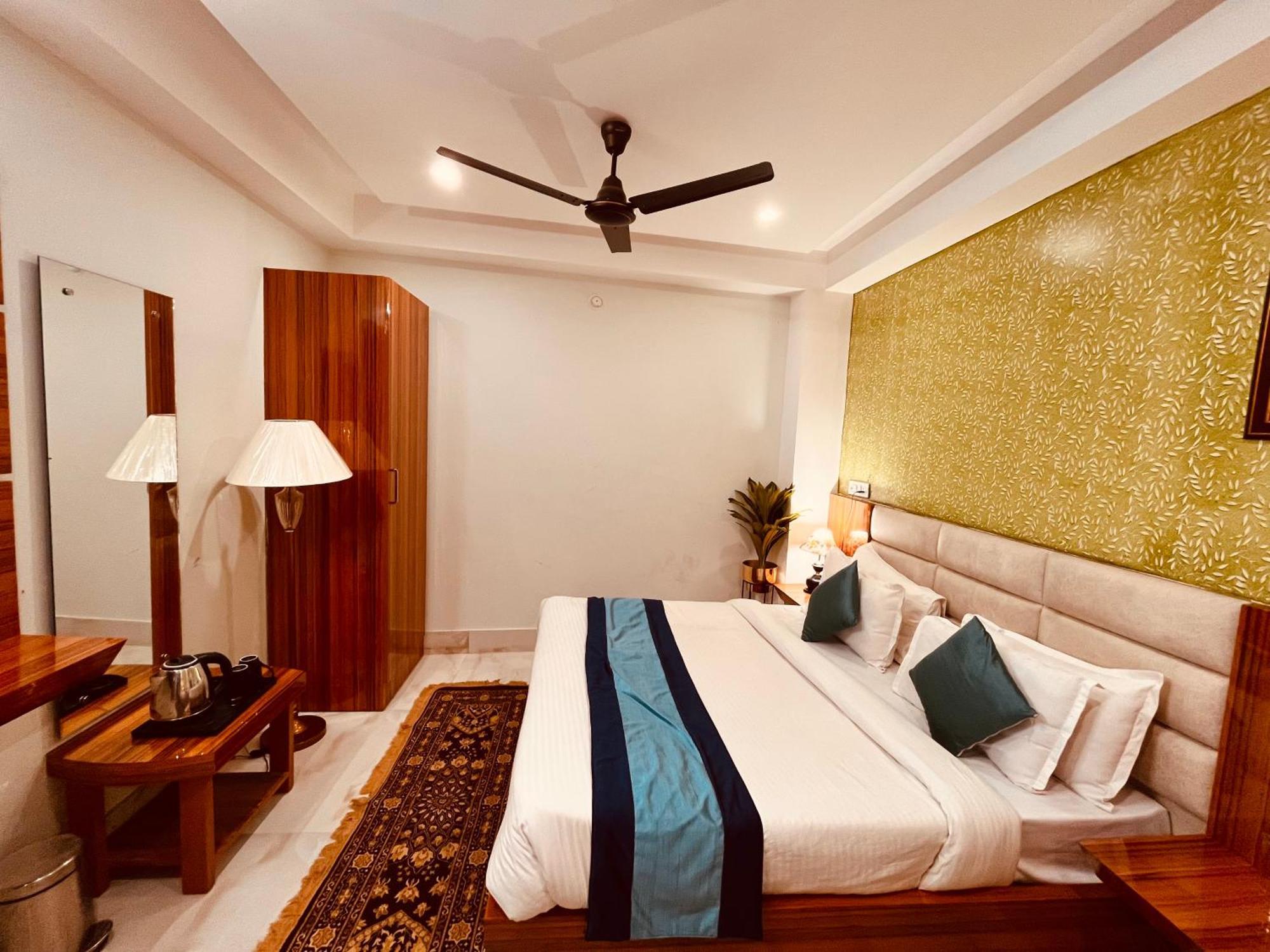 Hotel Golden Temple View By La Casa, Amritsar #Top Rated #Most Awarded #Swimming Pool #Prime Location #Luxury Rooms #Parking #Rooftop Cafe Eksteriør billede
