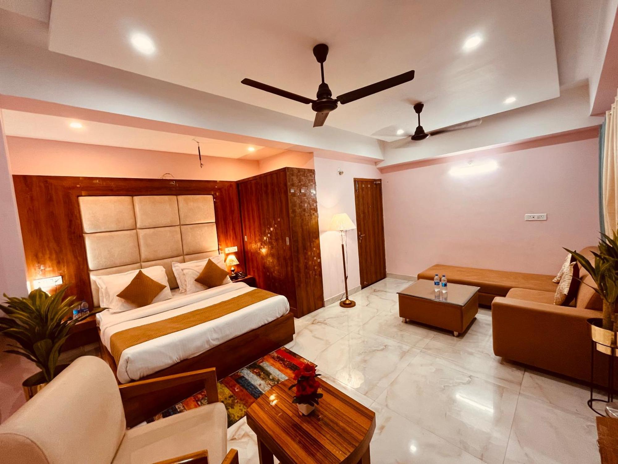 Hotel Golden Temple View By La Casa, Amritsar #Top Rated #Most Awarded #Swimming Pool #Prime Location #Luxury Rooms #Parking #Rooftop Cafe Eksteriør billede