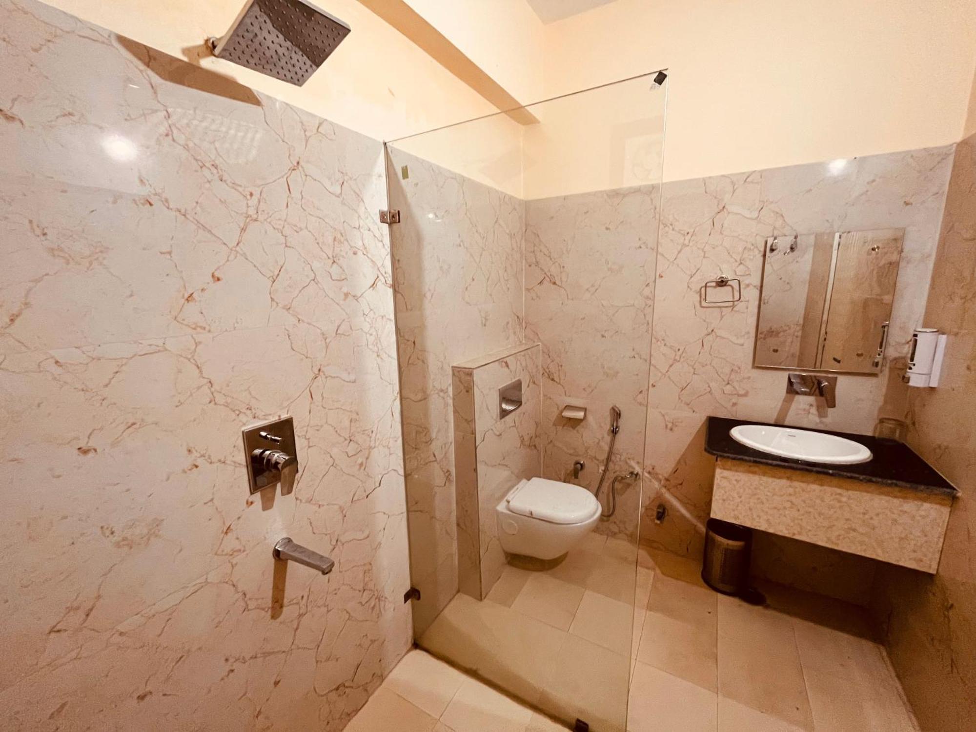 Hotel Golden Temple View By La Casa, Amritsar #Top Rated #Most Awarded #Swimming Pool #Prime Location #Luxury Rooms #Parking #Rooftop Cafe Eksteriør billede